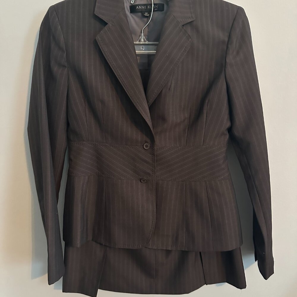 Anne Klein Skirt Suit Lightweight Wool Blend In Gray Pinstripe Size 2P - Picture 8 of 13